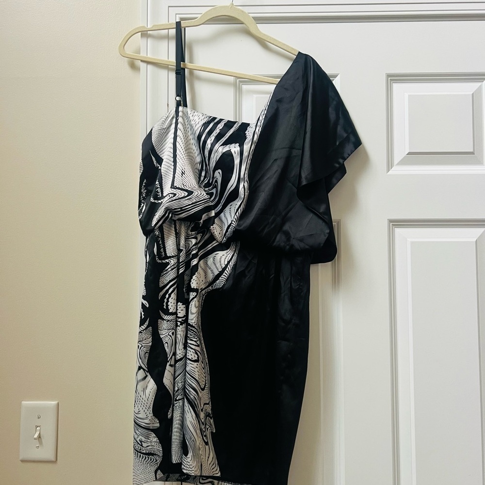 Jessica Simpson One Shoulder Black and White Dress - Picture 9 of 9